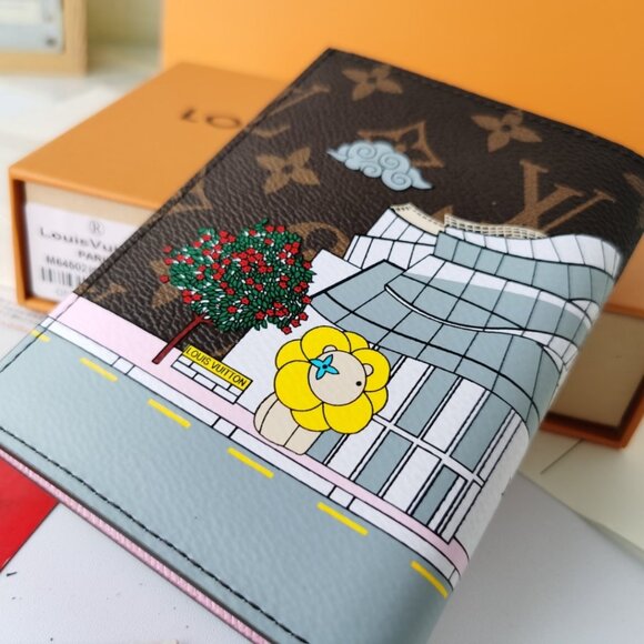 Opulent Louis Vuitton Graphic Organizer - Picture 4 of 7